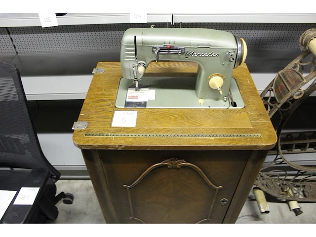 Tafelnaaimachine mercedes. bouwjaar 1955 - afbeelding 1 van  4