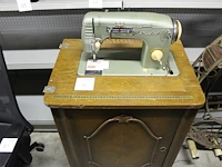 Tafelnaaimachine mercedes. bouwjaar 1955