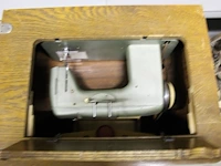Tafelnaaimachine mercedes. bouwjaar 1955 - afbeelding 4 van  4
