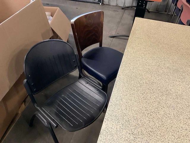Tafels met stoelen (3x) - afbeelding 6 van  9