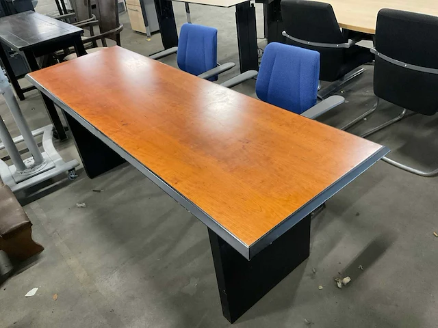 Tafels met stoelen (3x) - afbeelding 7 van  9
