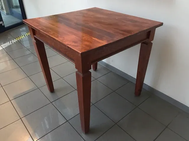 Tafels met stoelen - afbeelding 6 van  6
