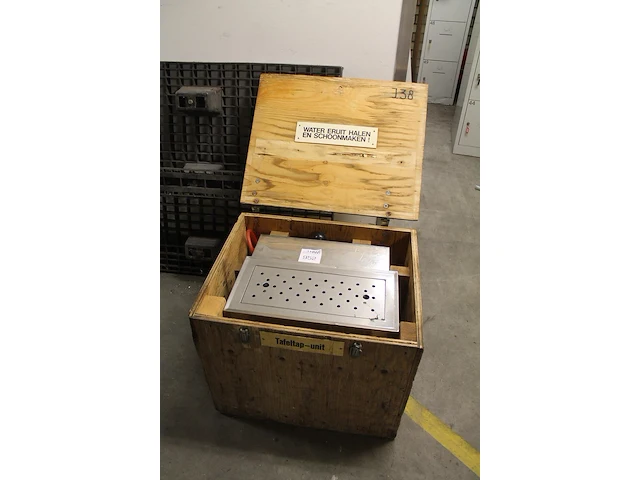 Tafeltap met legblad in houten kist - afbeelding 2 van  3