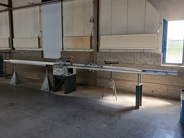 Tafelzaagmachine met aan en afvoerbaan elumatec, ts 161, bouwjaar 1996 - afbeelding 1 van  29