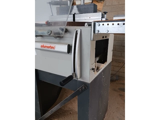 Tafelzaagmachine met aan en afvoerbaan elumatec, ts 161, bouwjaar 1996 - afbeelding 27 van  29