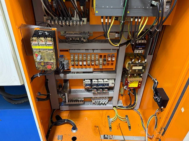 Takang - tnc-20n - cnc lathe - 1997 - afbeelding 18 van  26