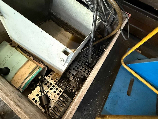 Takang - tnc-20n - cnc lathe - 1997 - afbeelding 25 van  26
