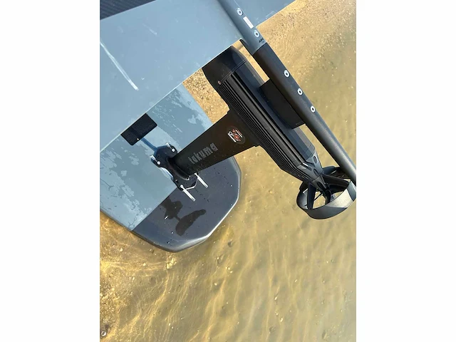 Takuma - carver v - efoil / elektrisch surfboard inc transportkoffers 2022 - afbeelding 4 van  6