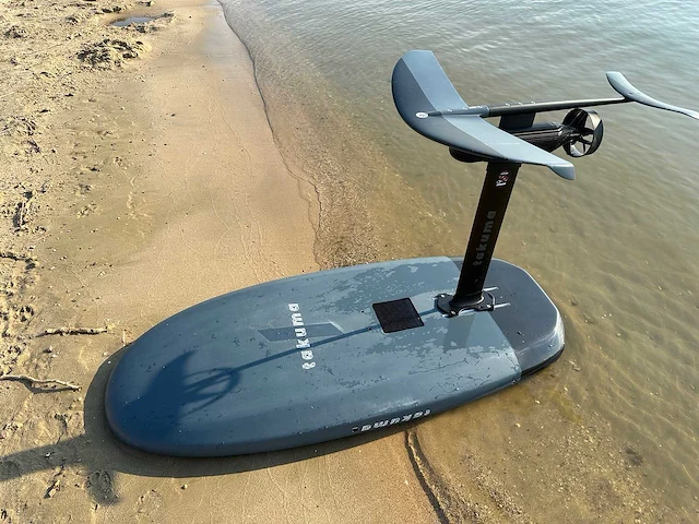 Takuma - carver v - efoil / elektrisch surfboard inc transportkoffers 2022 - afbeelding 5 van  6