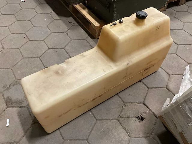 Tank - afbeelding 1 van  4