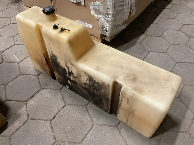 Tank - afbeelding 4 van  4