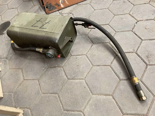 Tank - afbeelding 3 van  4