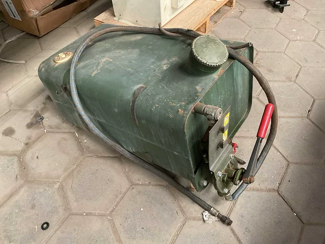 Tank - afbeelding 1 van  3