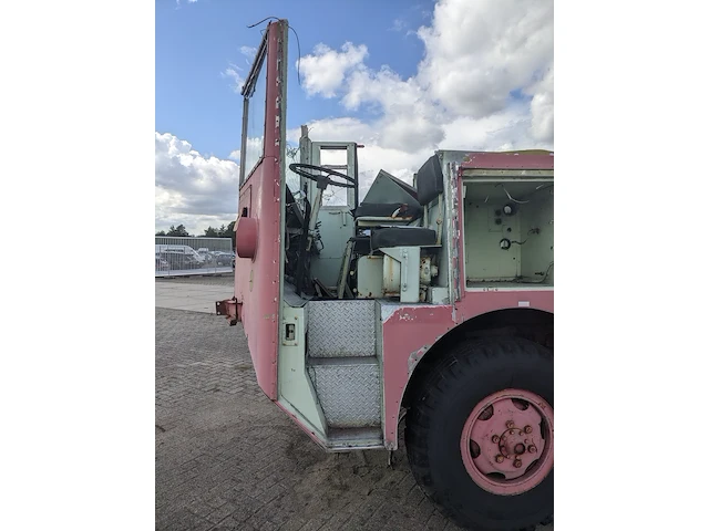 Tankautospuit wrak, marom herrington - afbeelding 4 van  76