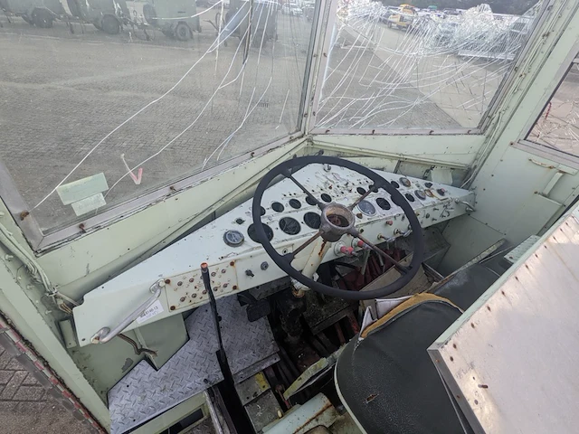 Tankautospuit wrak, marom herrington - afbeelding 6 van  76
