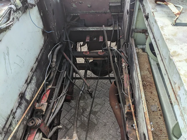 Tankautospuit wrak, marom herrington - afbeelding 31 van  76