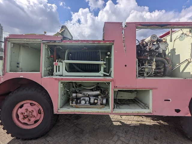 Tankautospuit wrak, marom herrington - afbeelding 52 van  76