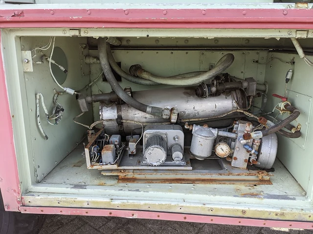 Tankautospuit wrak, marom herrington - afbeelding 54 van  76