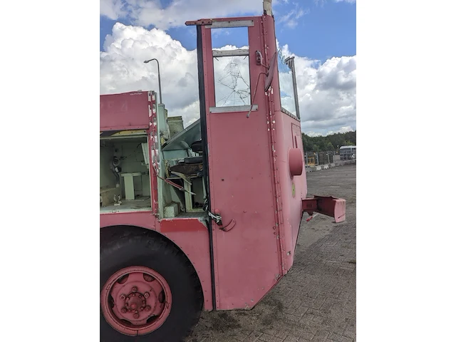 Tankautospuit wrak, marom herrington - afbeelding 73 van  76