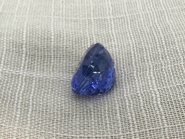 Tanzaniet - 10.11 carat natuurlijke tanzaniet (gecertificeerd) - afbeelding 2 van  4