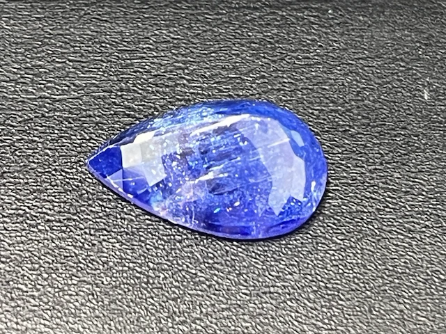 Tanzaniet - 11.23 carat natuurlijke tanzaniet (gecertificeerd) - afbeelding 2 van  3