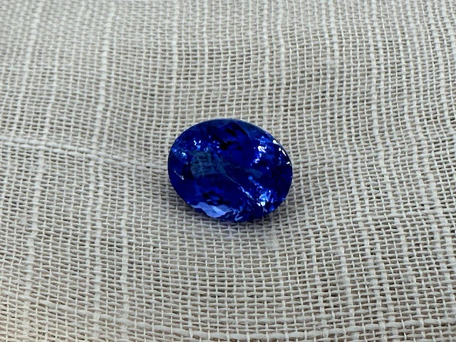 Tanzaniet - 5.05 carat natuurlijke tanzaniet (gecertificeerd) - afbeelding 1 van  4