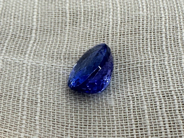 Tanzaniet - 5.05 carat natuurlijke tanzaniet (gecertificeerd) - afbeelding 2 van  4