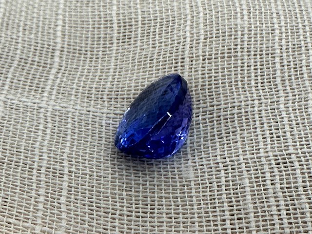 Tanzaniet - 5.05 carat natuurlijke tanzaniet (gecertificeerd) - afbeelding 2 van  3