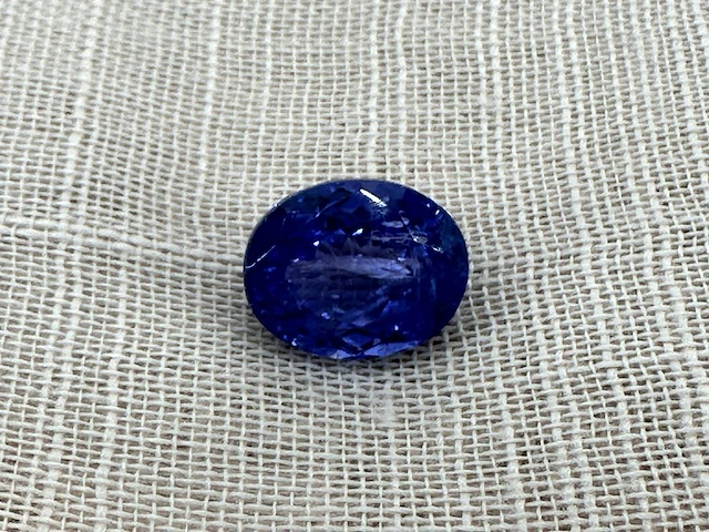 Tanzaniet - 5.60 carat natuurlijke tanzaniet (gecertificeerd) - afbeelding 1 van  4