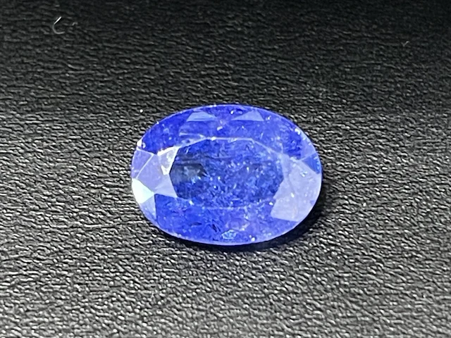 Tanzaniet - 6.85 carat natuurlijke tanzaniet (gecertificeerd) - afbeelding 1 van  5
