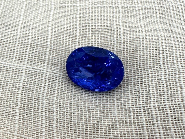 Tanzaniet - 6.90 carat natuurlijke tanzaniet (gecertificeerd) - afbeelding 1 van  4