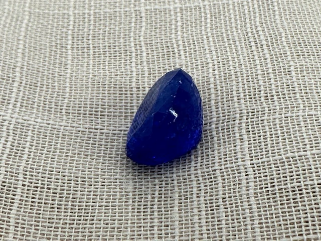 Tanzaniet - 8.63 carat natuurlijke tanzaniet (gecertificeerd) - afbeelding 2 van  4