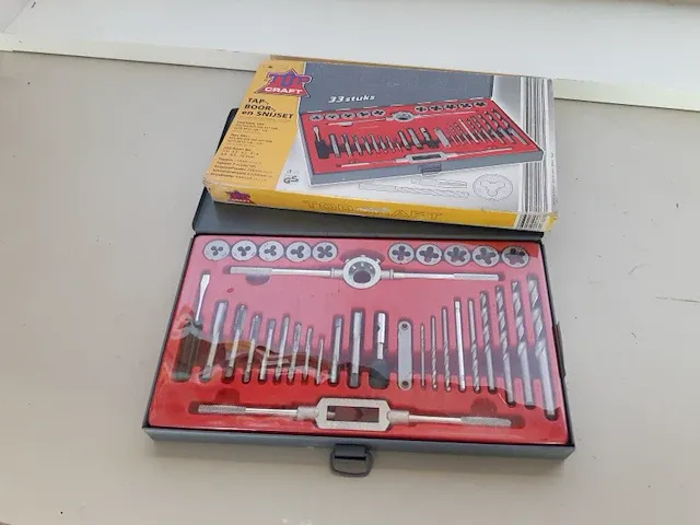 Tap, boor en snijset, topcraft, amper gebruikt, 1 set, in ijzeren koffer - afbeelding 1 van  3