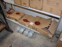 Tapasschaaltjes in diverse uitvoeringen op schap. - afbeelding 1 van  2