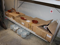 Tapasschaaltjes in diverse uitvoeringen op schap. - afbeelding 2 van  2