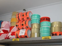 Tape en lint op schap. - afbeelding 2 van  2