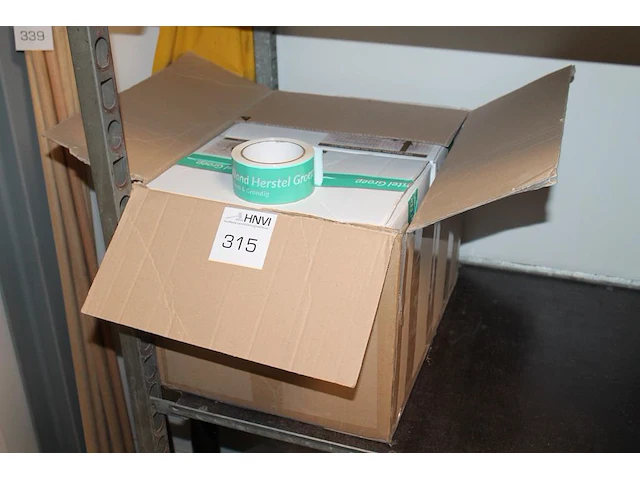 Tape met opdruk in doos. - afbeelding 1 van  2