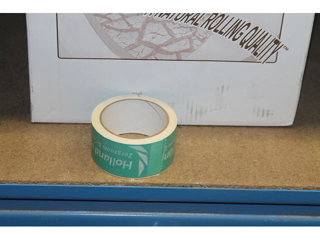 Tape met opdruk in twee dozen. - afbeelding 2 van  2