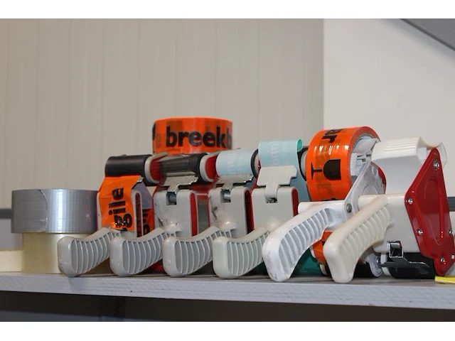 Tapedispensers en kantoormaterialen. - afbeelding 3 van  3