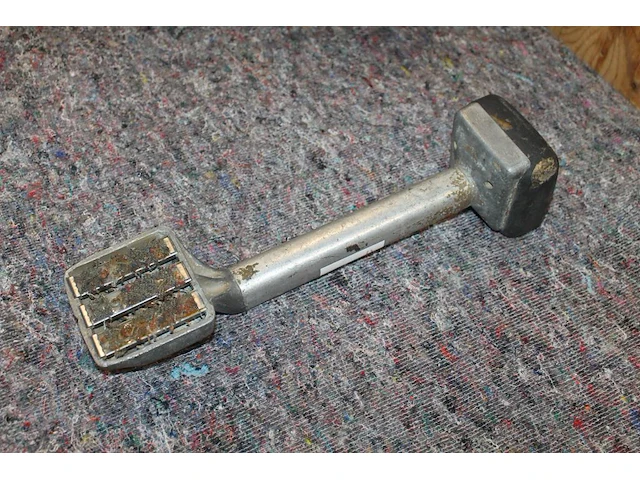 Tapijtschopper. - afbeelding 2 van  2