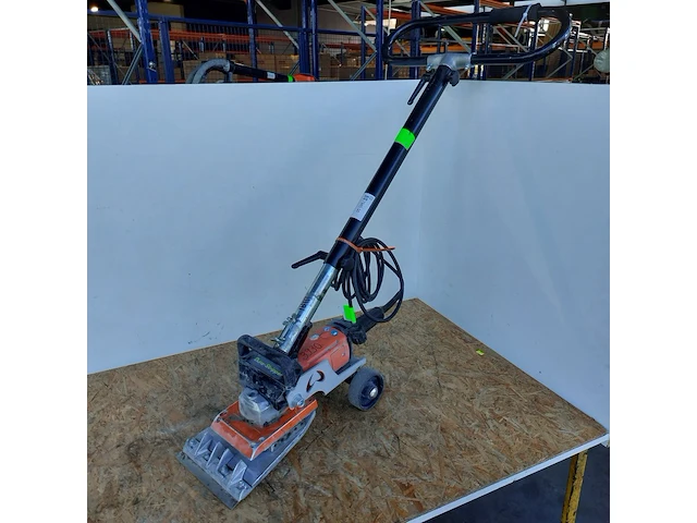 Tapijtstripper - 230v uzin utz / wolff, duro-stripper 2.0, bouwjaar 2021 - afbeelding 1 van  6