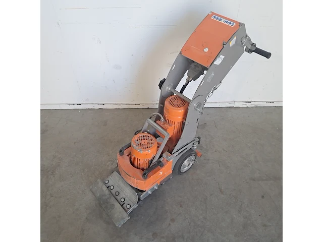 Tapijtstripper zwaar 230v, blastrac, 1-7d, 2019 - afbeelding 4 van  11
