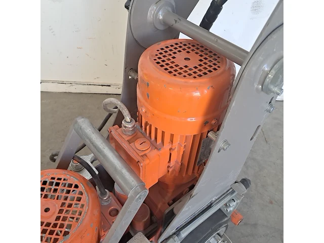 Tapijtstripper zwaar 230v, blastrac, 1-7d, 2019 - afbeelding 7 van  11