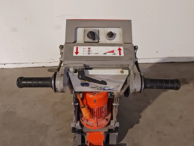 Tapijtstripper zwaar 230v blastrac, 1-7d, bouwjaar 2019 - afbeelding 6 van  11