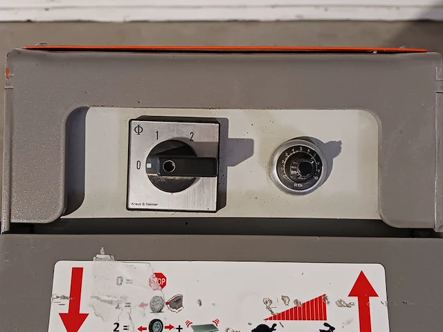 Tapijtstripper zwaar 230v blastrac, bs-75, bouwjaar 2020 - afbeelding 7 van  10