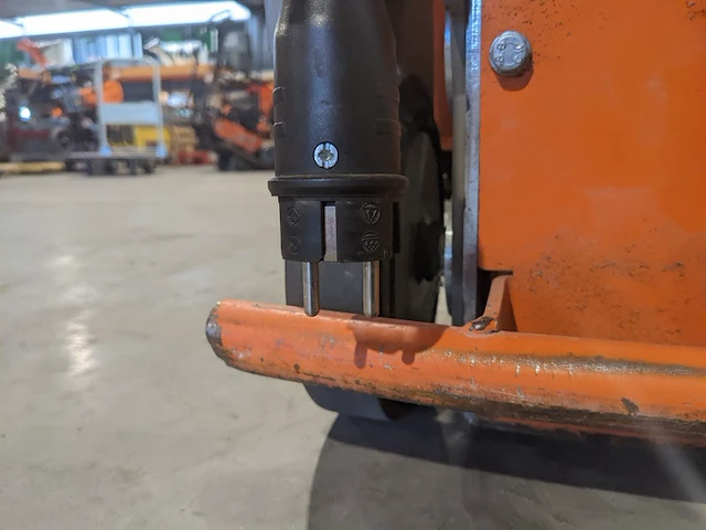 Tapijtstripper zwaar 230v blastrac, bs-75, bouwjaar 2020 - afbeelding 18 van  29