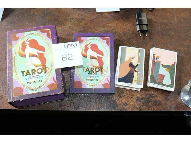 Tarot kaartenset in geschenkverpakking. - afbeelding 1 van  1