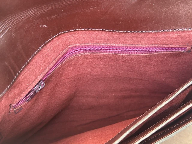 Tas, cartier, de must, bordeax - afbeelding 6 van  8