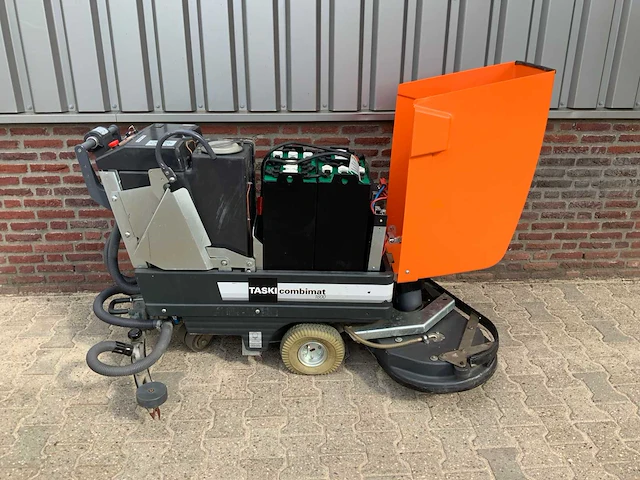 Taski combimat 1800 zelfrijdende schrobmachine - afbeelding 7 van  10
