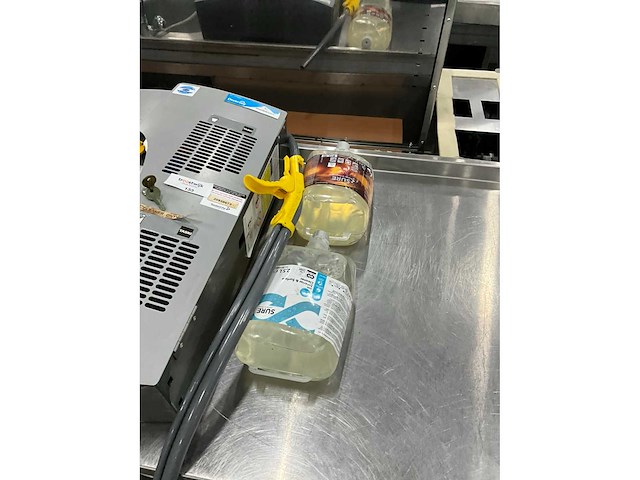 Taski quatro select reinigingsmiddelen doseer station - afbeelding 4 van  4